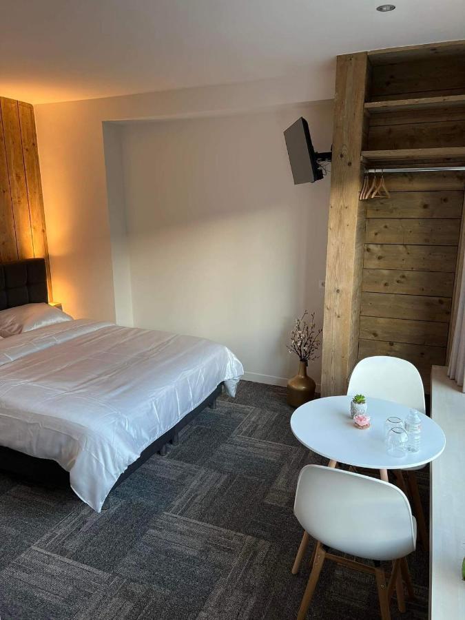 Prachtige In Centrum Met Badkamer ! Brujas