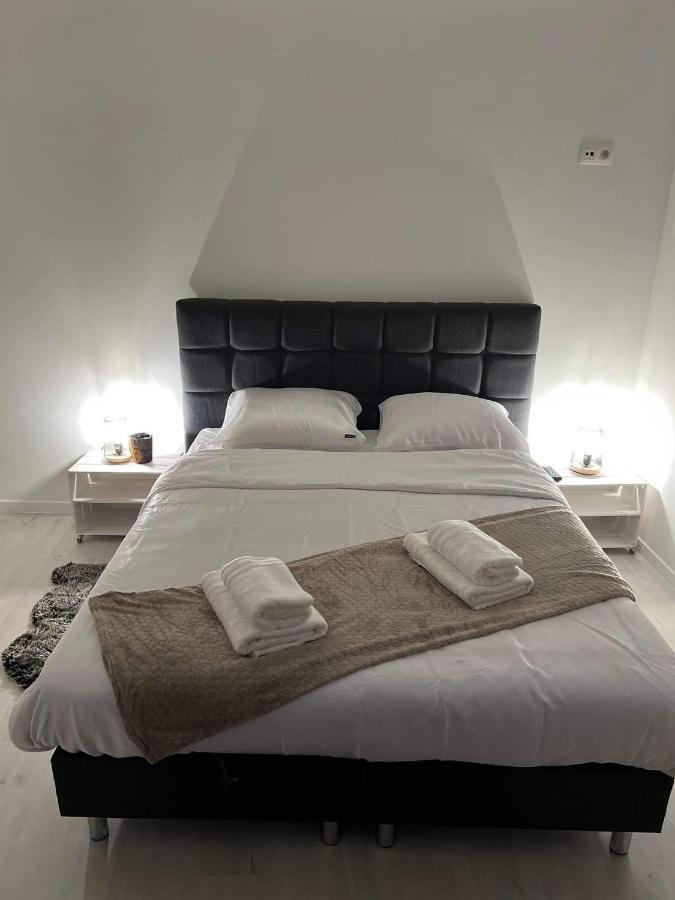 Prachtige In Centrum Met Badkamer ! *